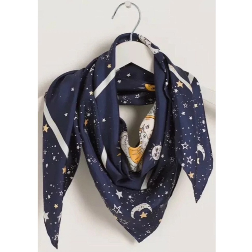 Chico's Blue and White Bib with Celestial Design - Picture 2 of 7